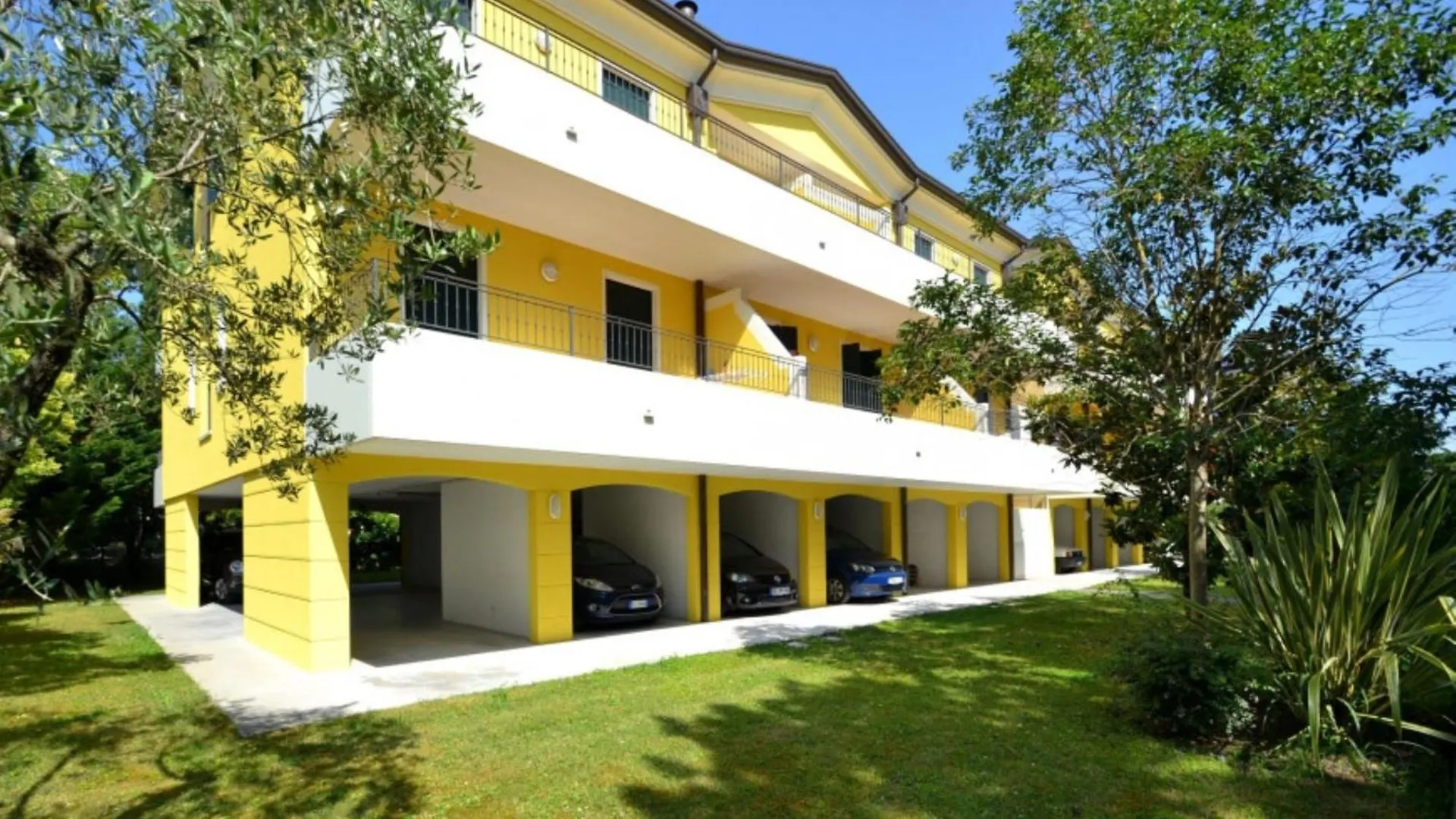 Recharge In Our Relaxing Flat - Beahost Apartment Bibione Italy